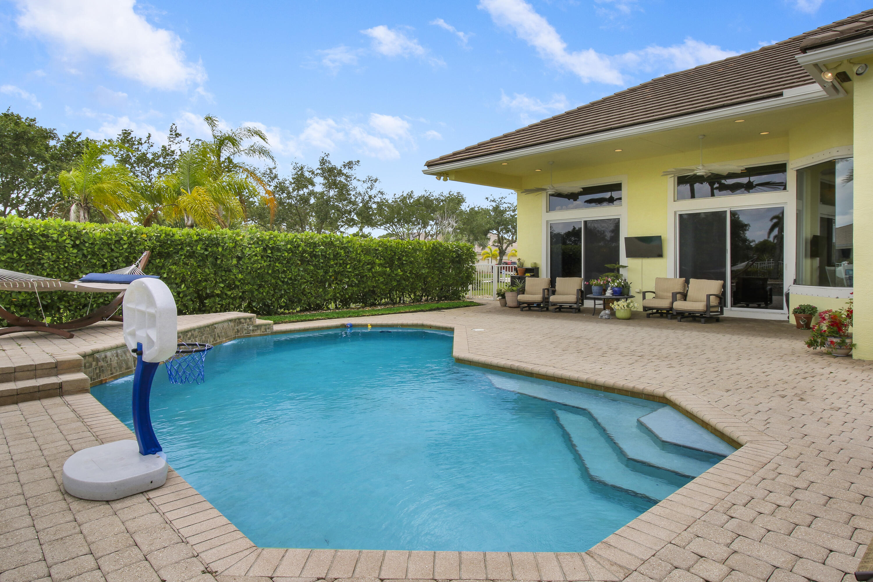 660 SW Yacht Basin Way