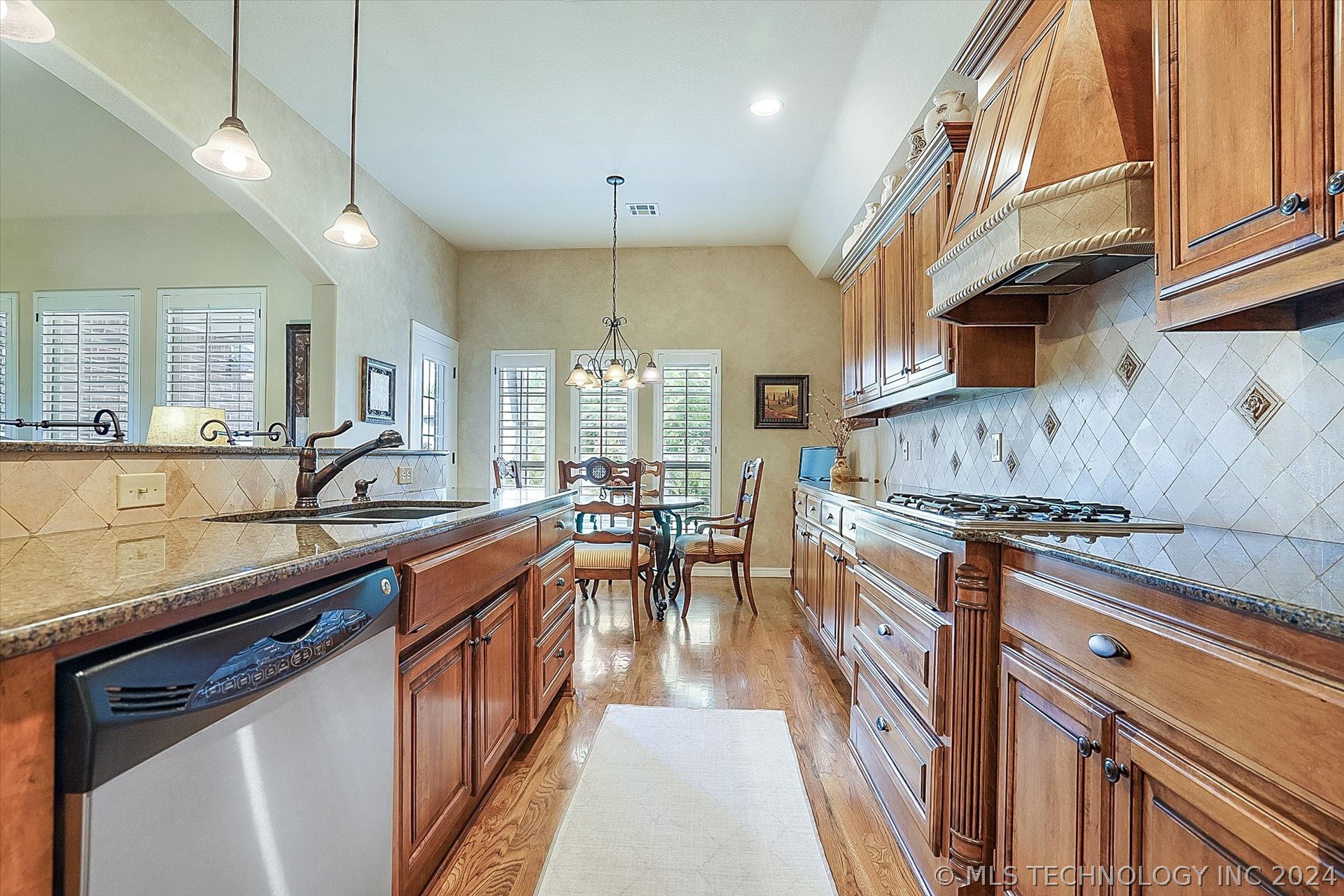 4102 W Roanoke Place