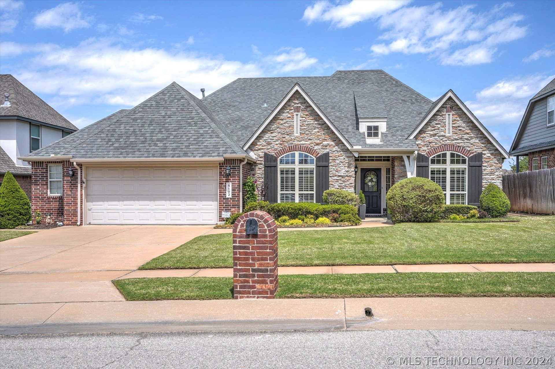4102 W Roanoke Place