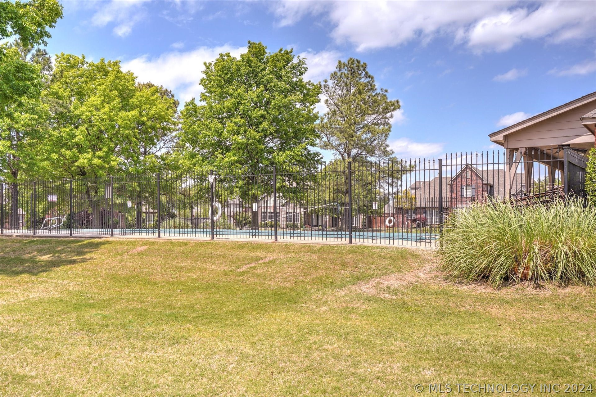 4102 W Roanoke Place