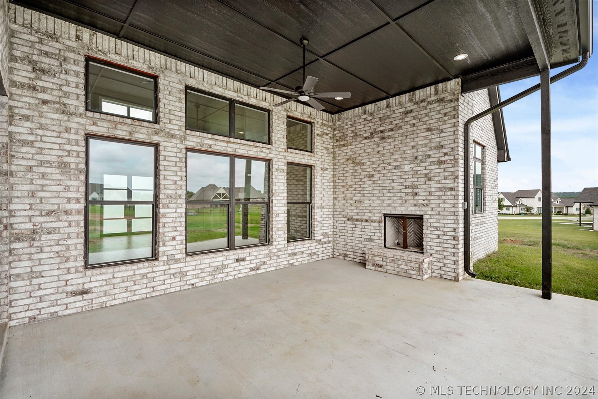 6718 S 310th Place