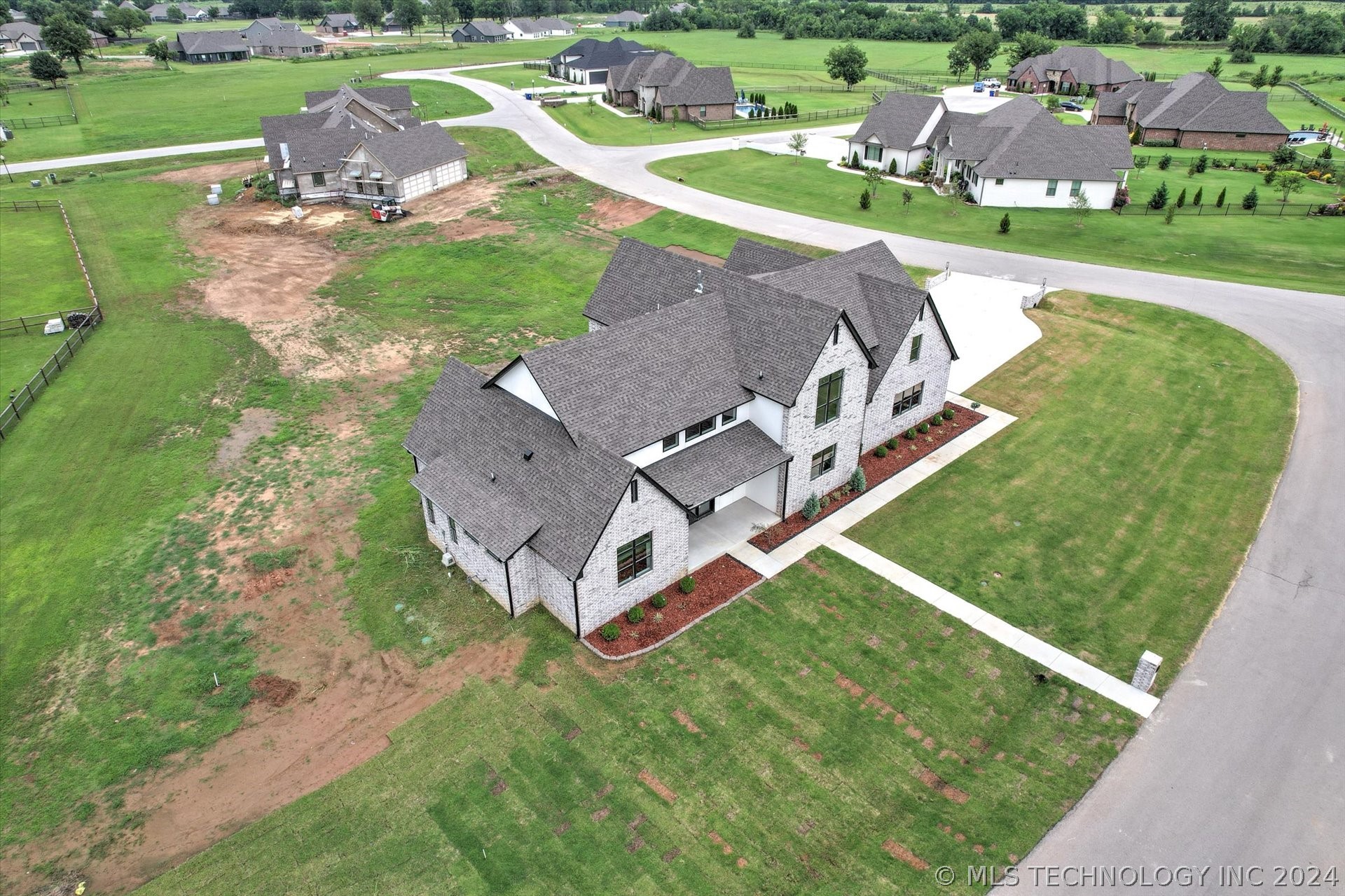 6718 S 310th Place