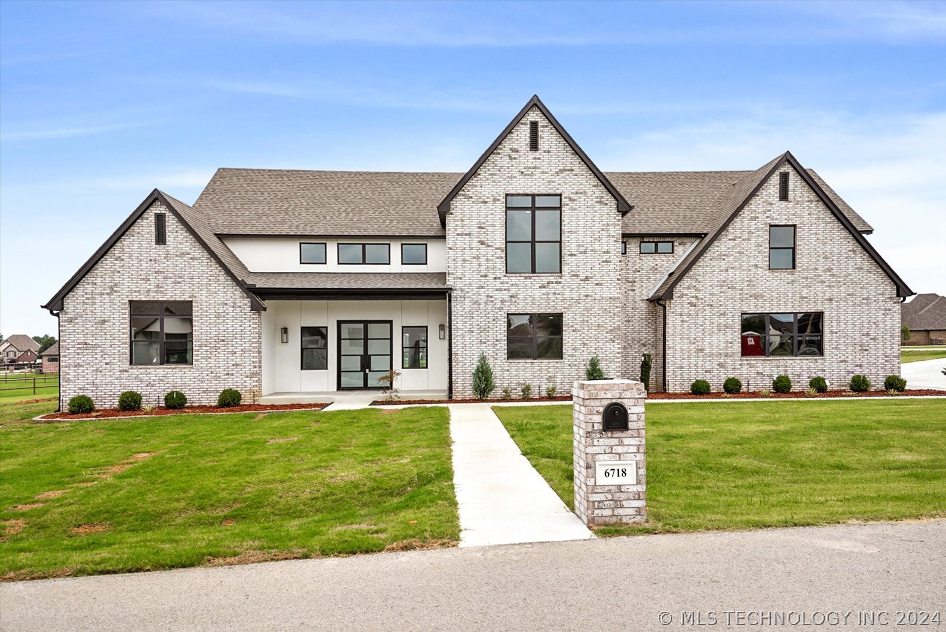6718 S 310th Place