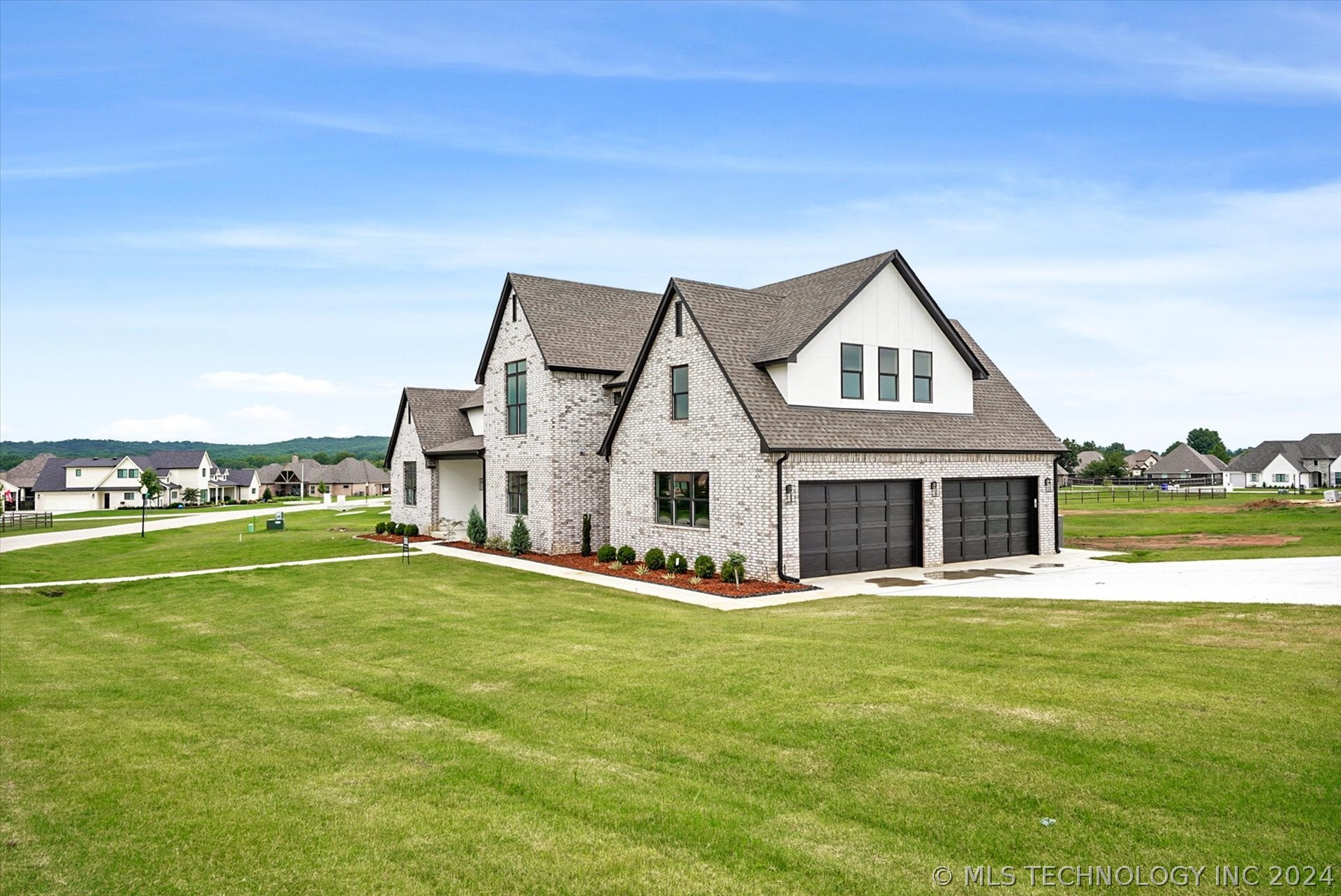 6718 S 310th Place