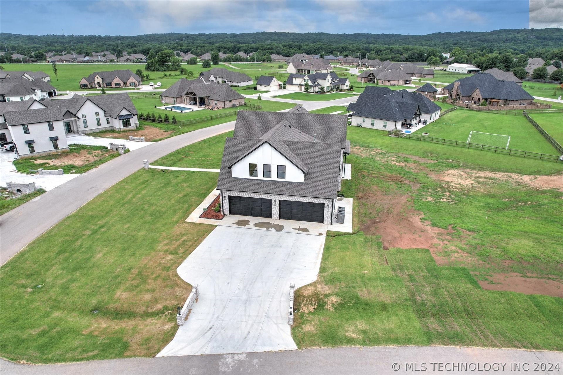 6718 S 310th Place