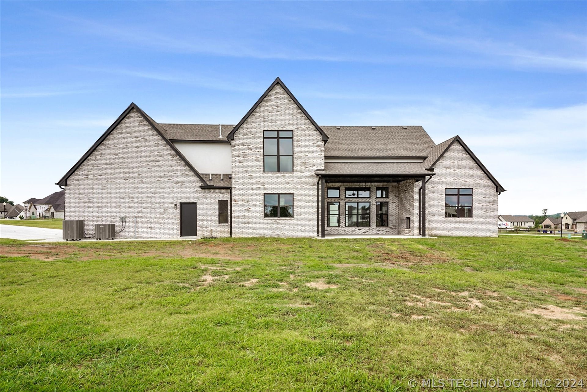 6718 S 310th Place