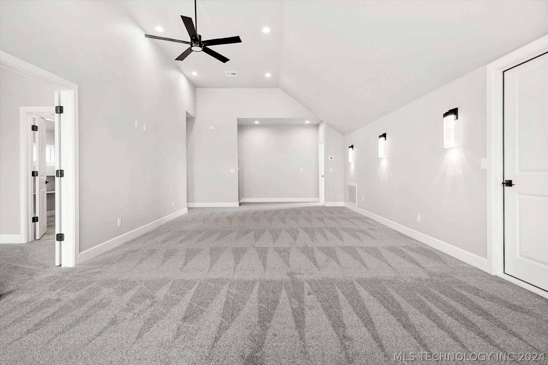 6718 S 310th Place