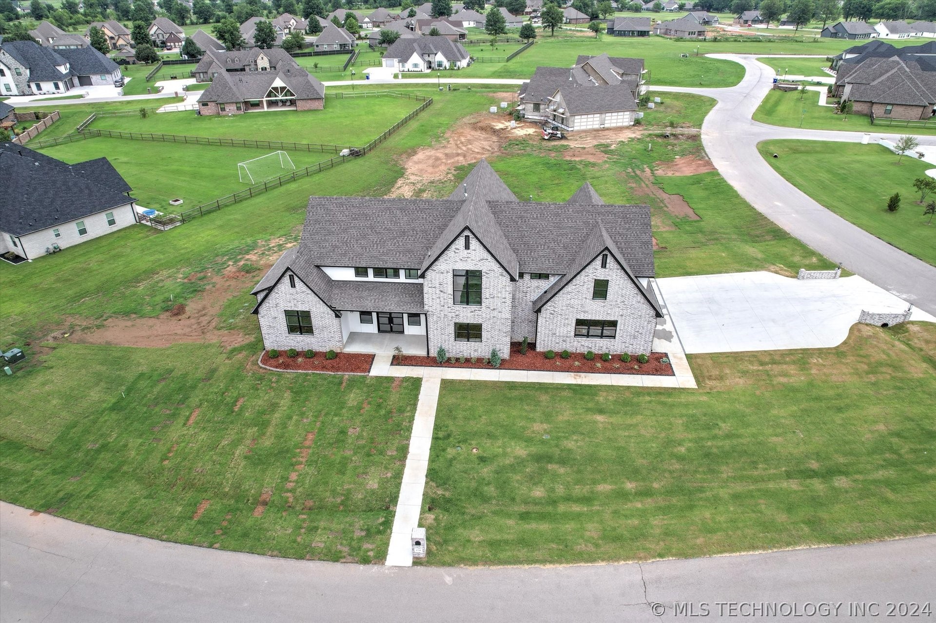 6718 S 310th Place