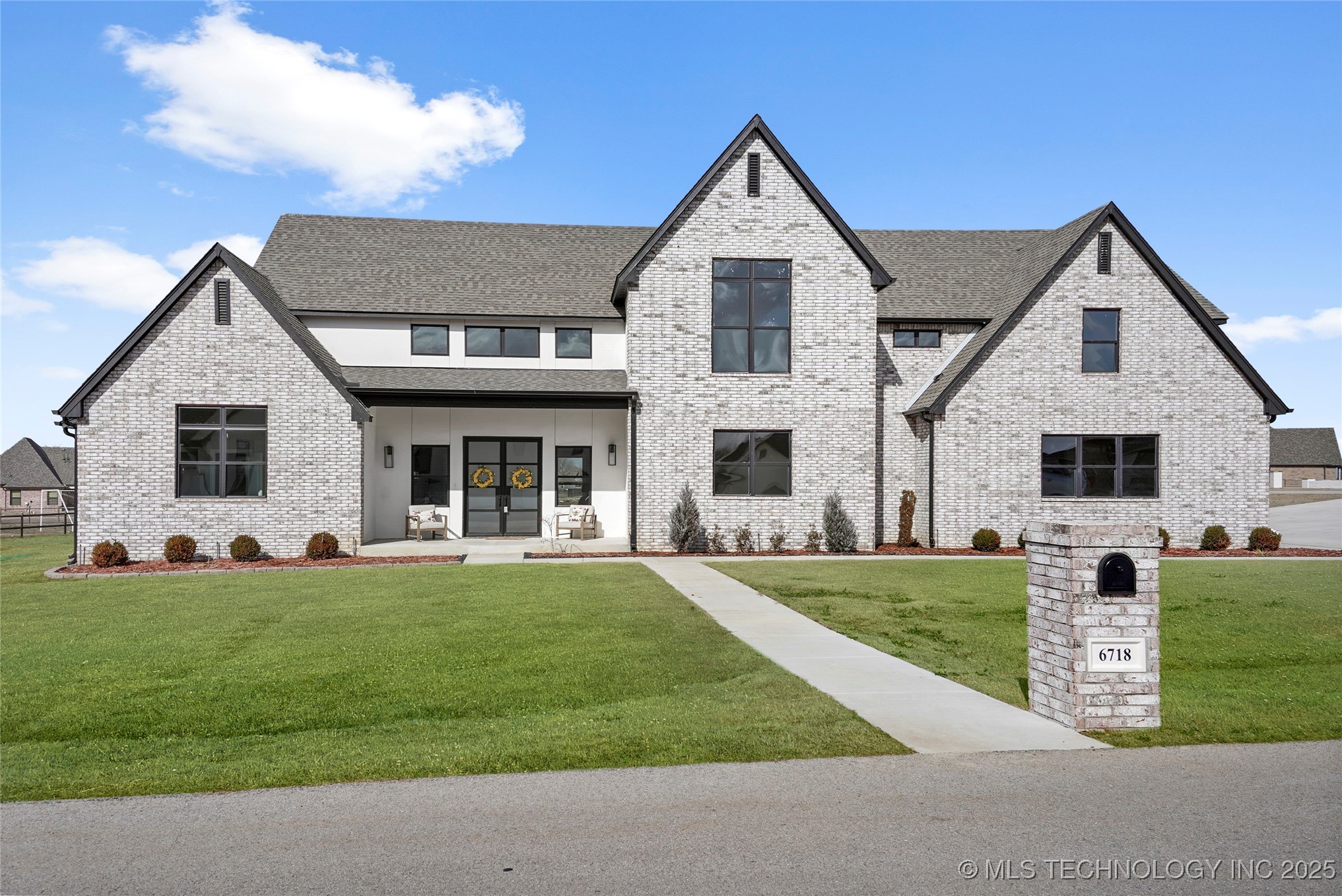 6718 S 310th Place