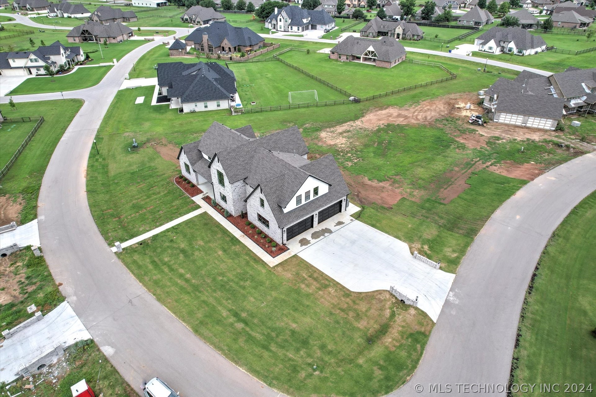 6718 S 310th Place