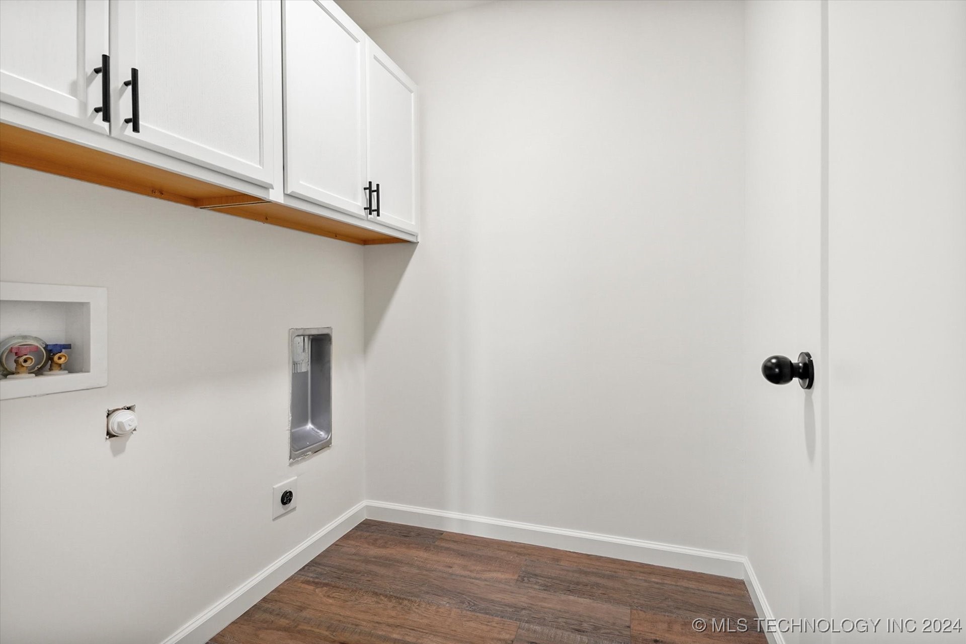 9308 E 40th Place