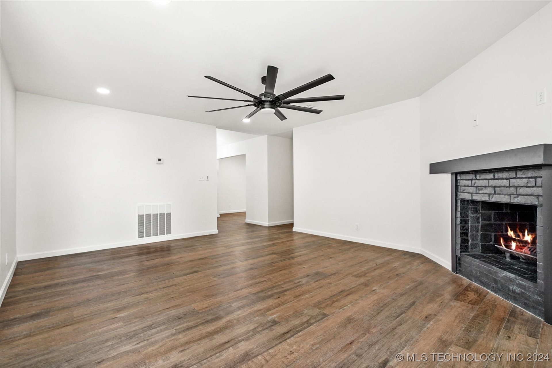 9308 E 40th Place
