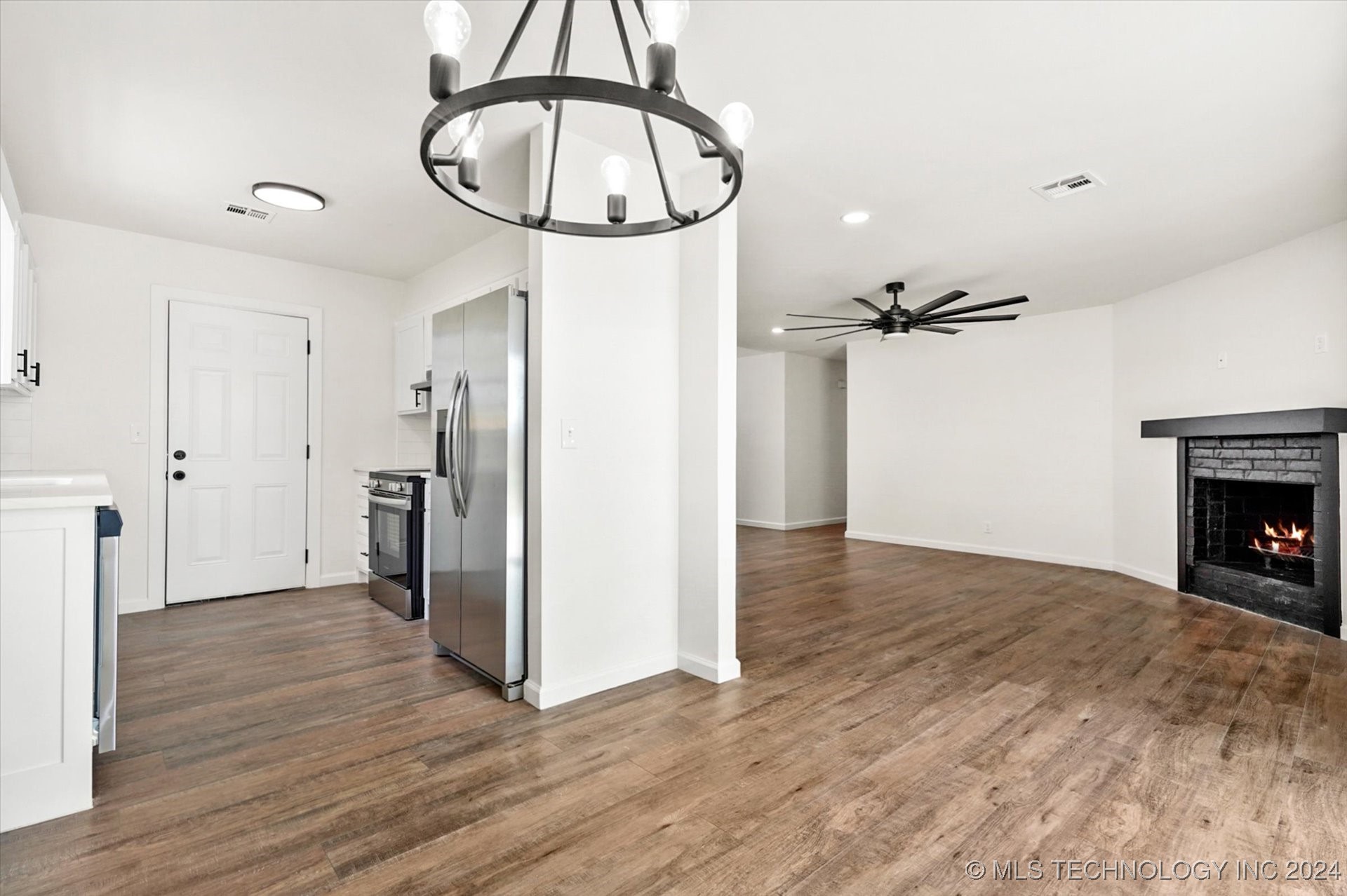 9308 E 40th Place