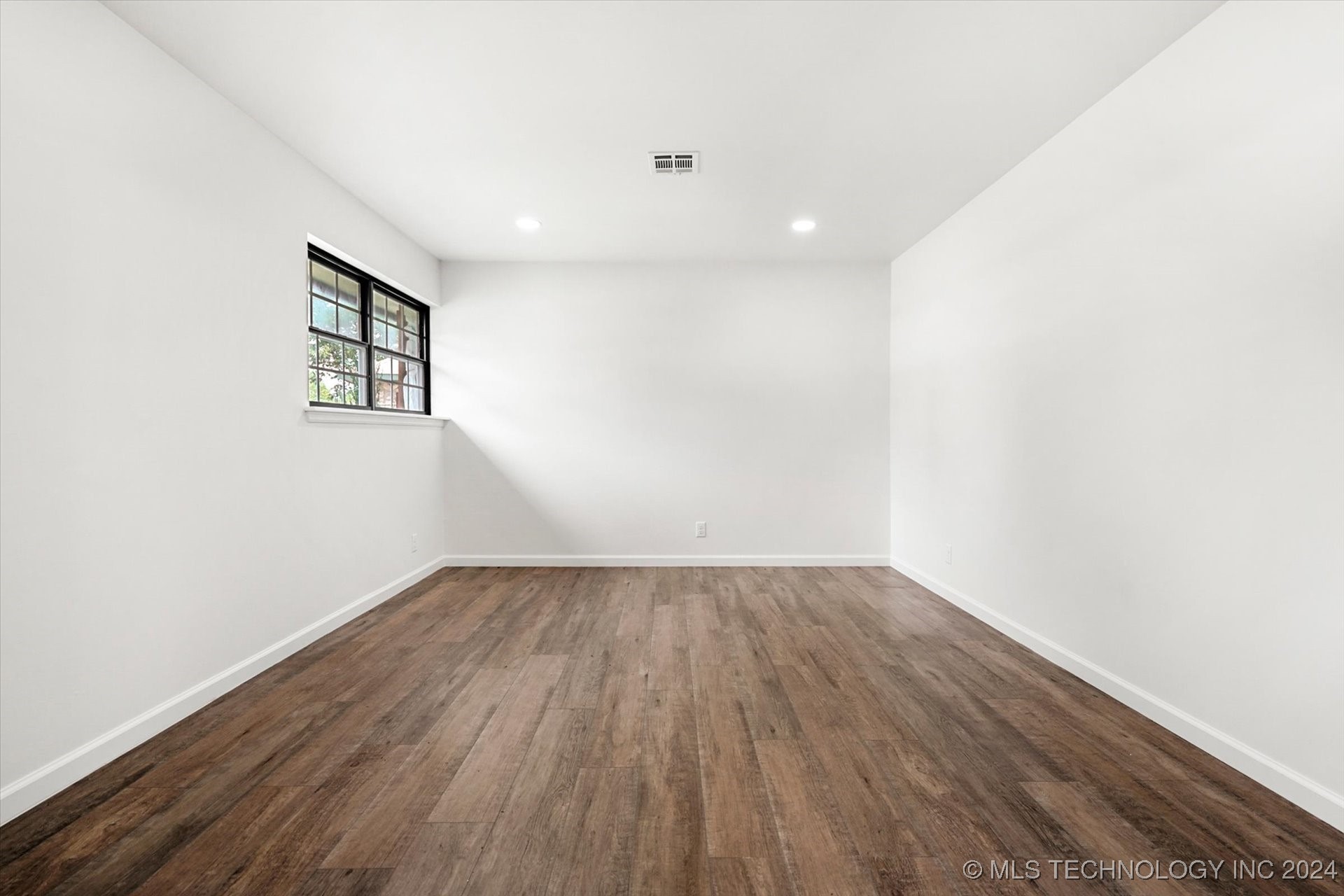 9308 E 40th Place