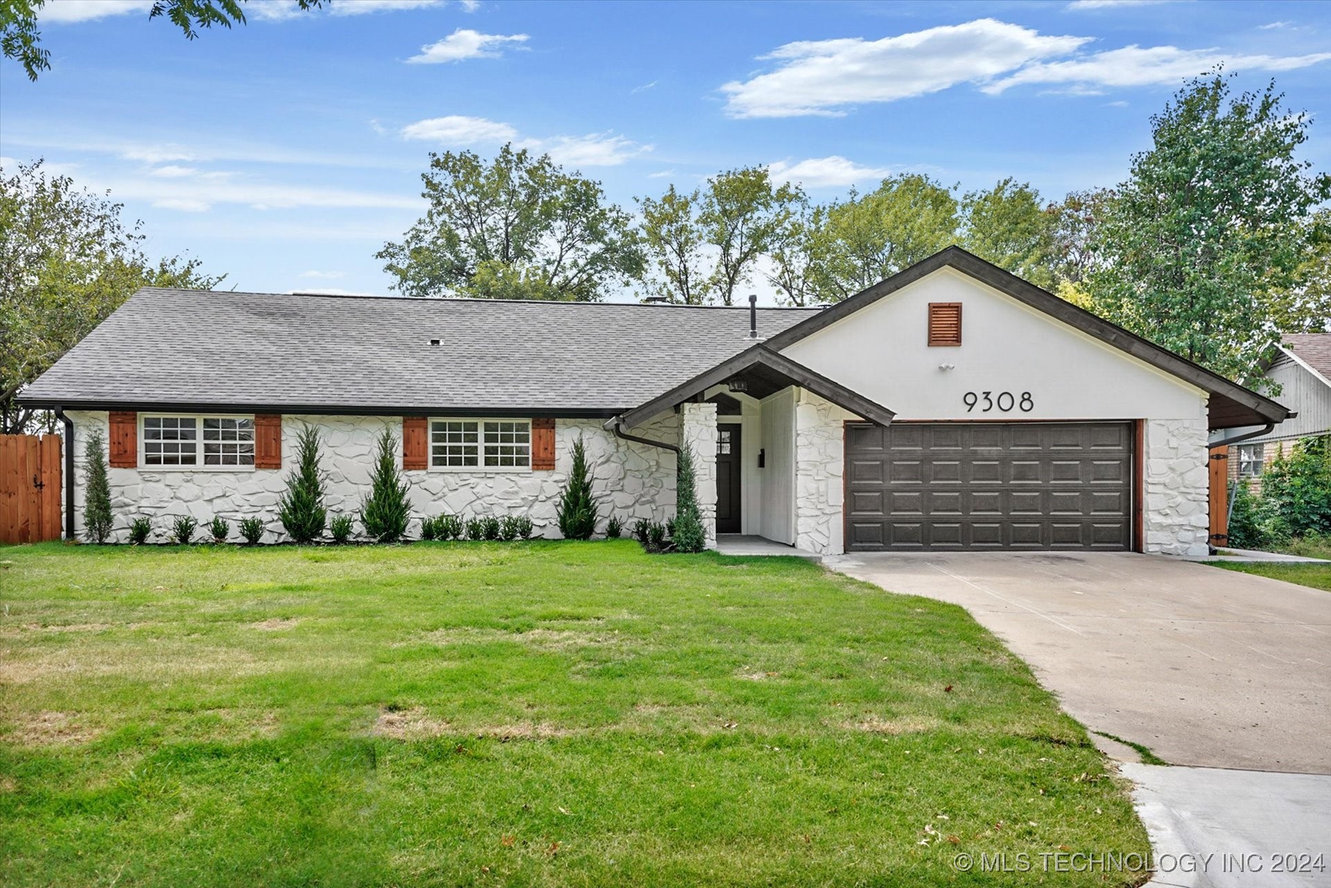 9308 E 40th Place