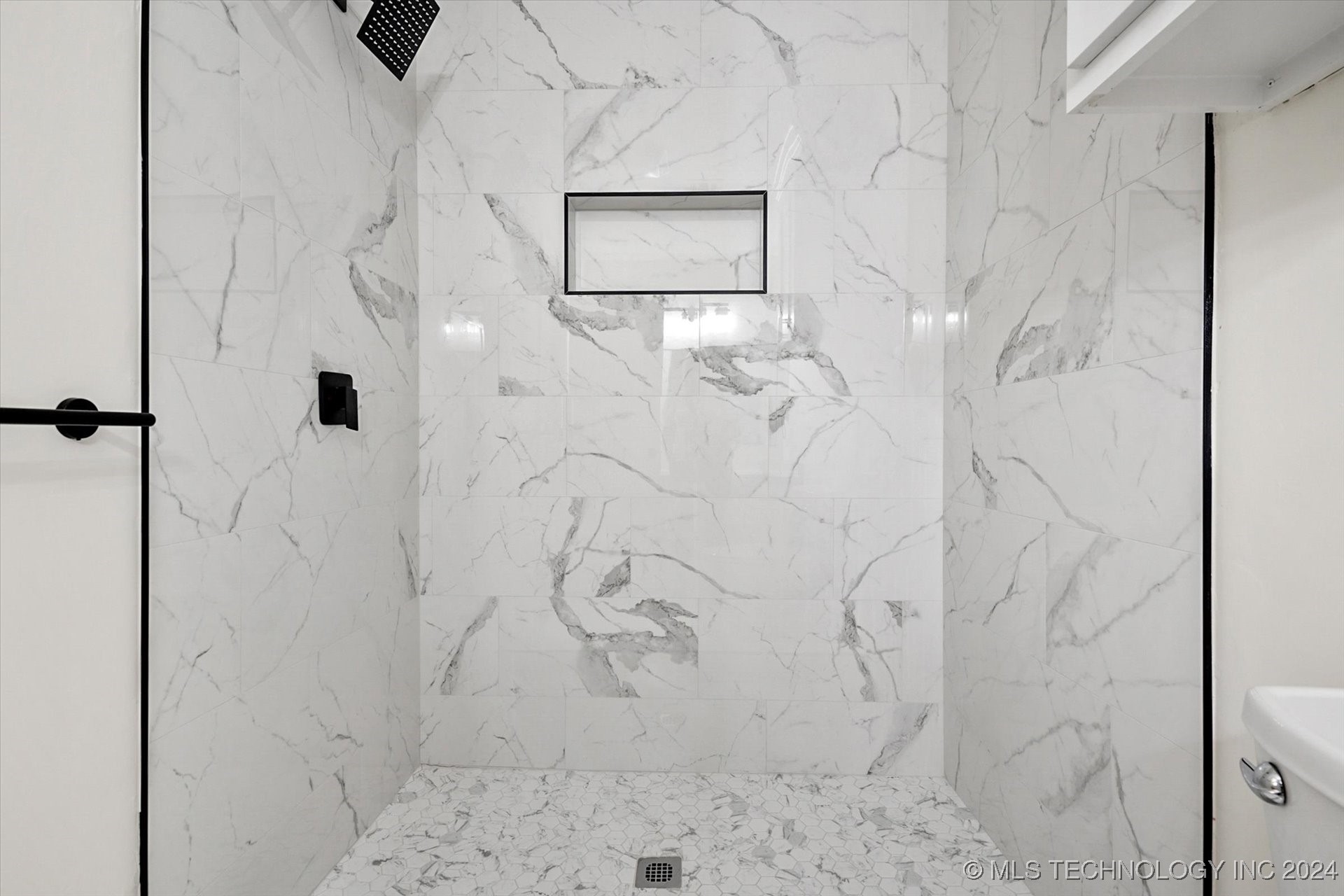 9308 E 40th Place