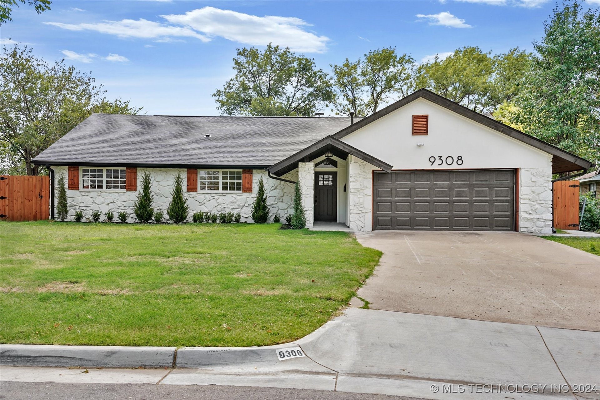 9308 E 40th Place