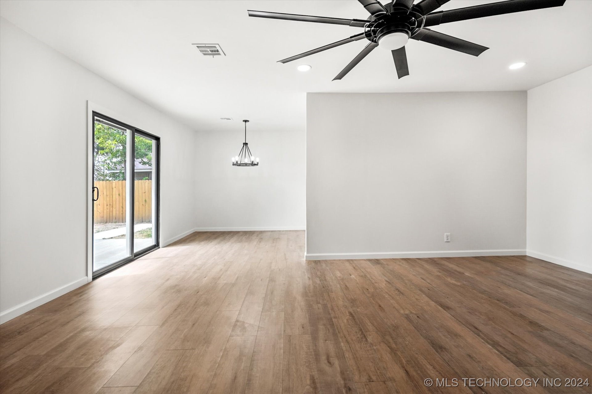 9308 E 40th Place