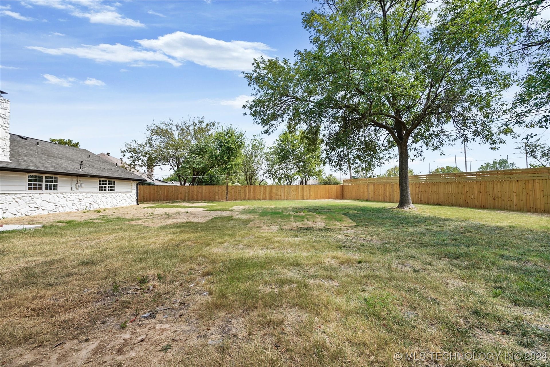 9308 E 40th Place
