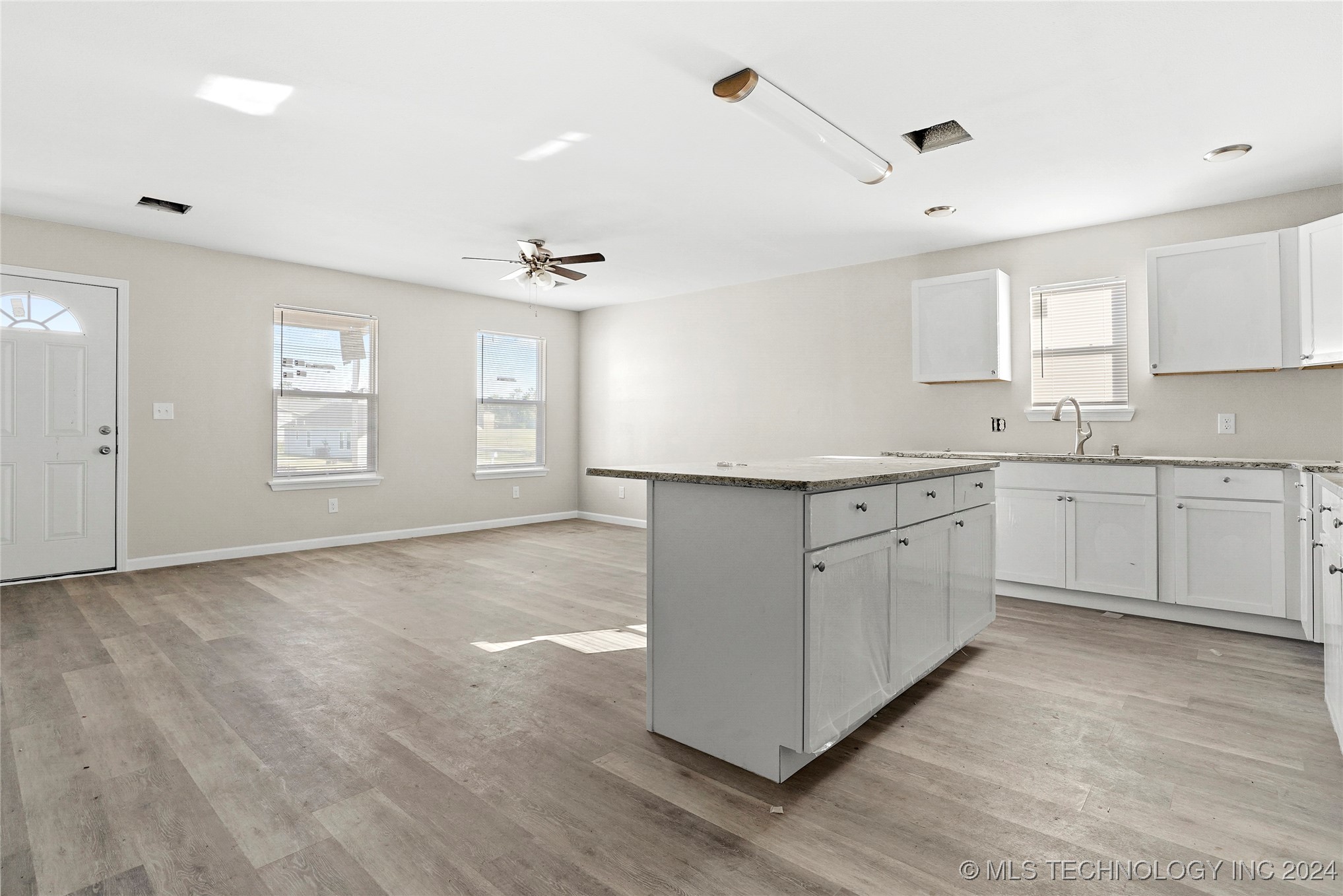 4116 W 56th Place