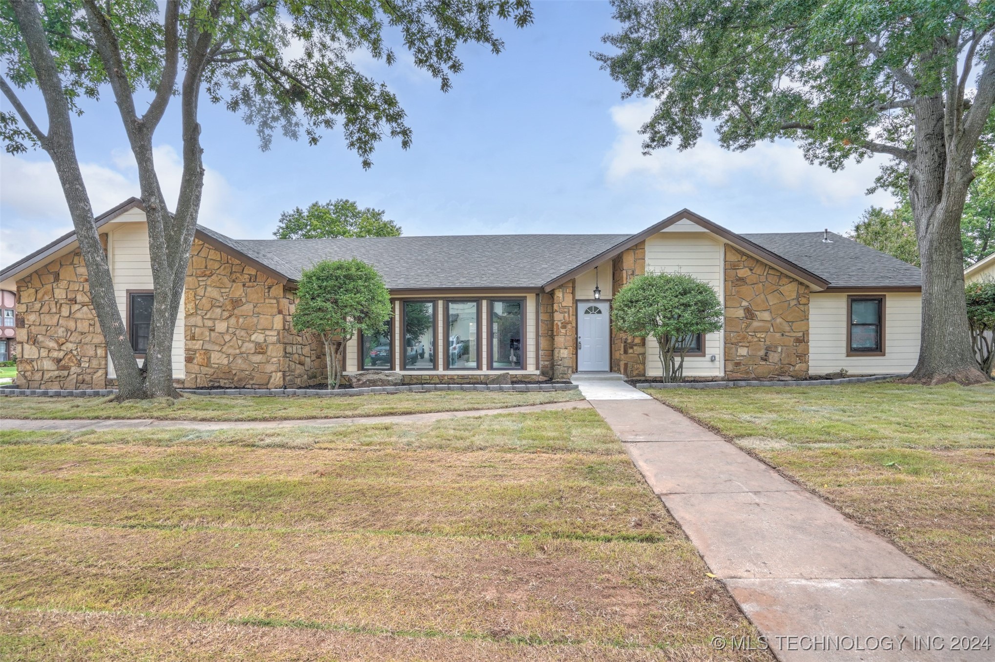 7012 E 89th Place