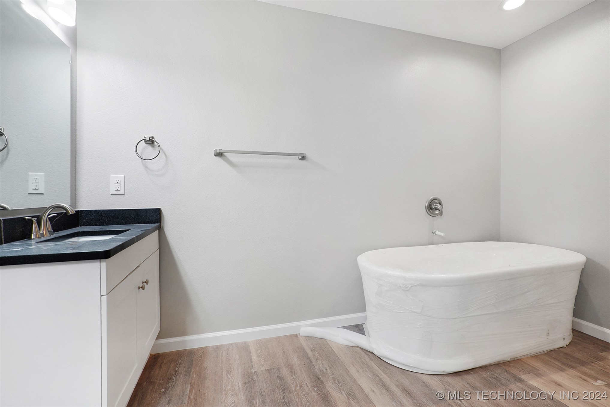 7012 E 89th Place