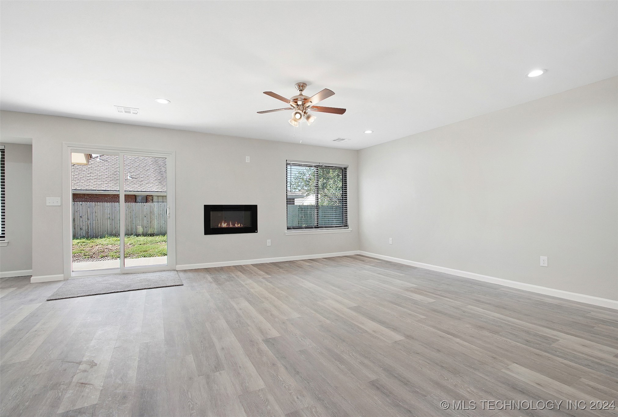 7012 E 89th Place