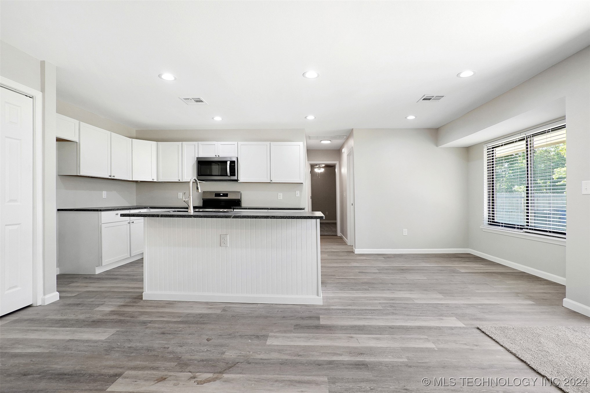7012 E 89th Place