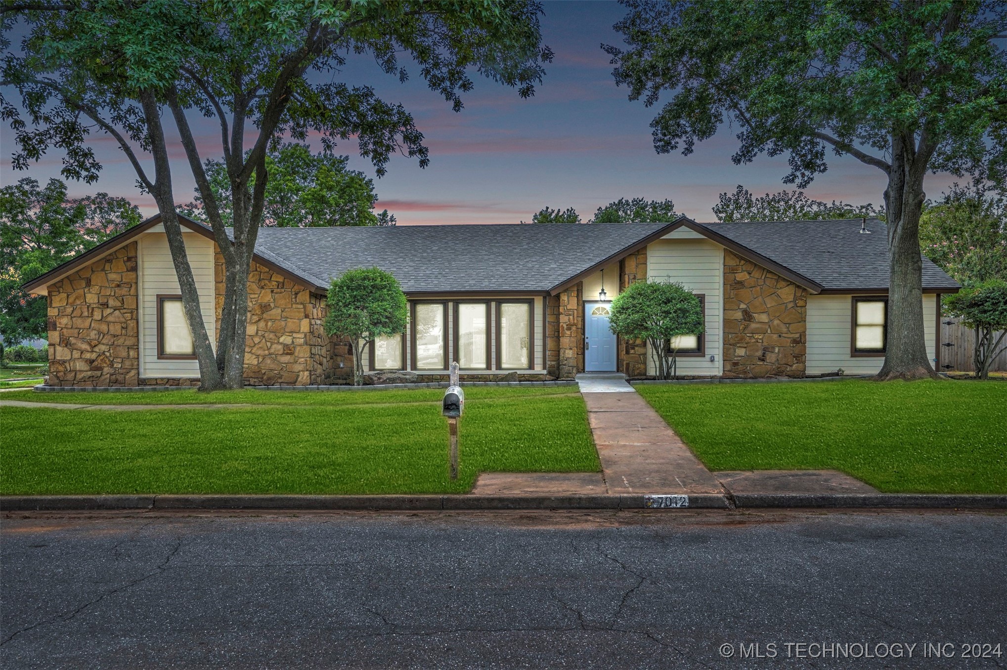 7012 E 89th Place