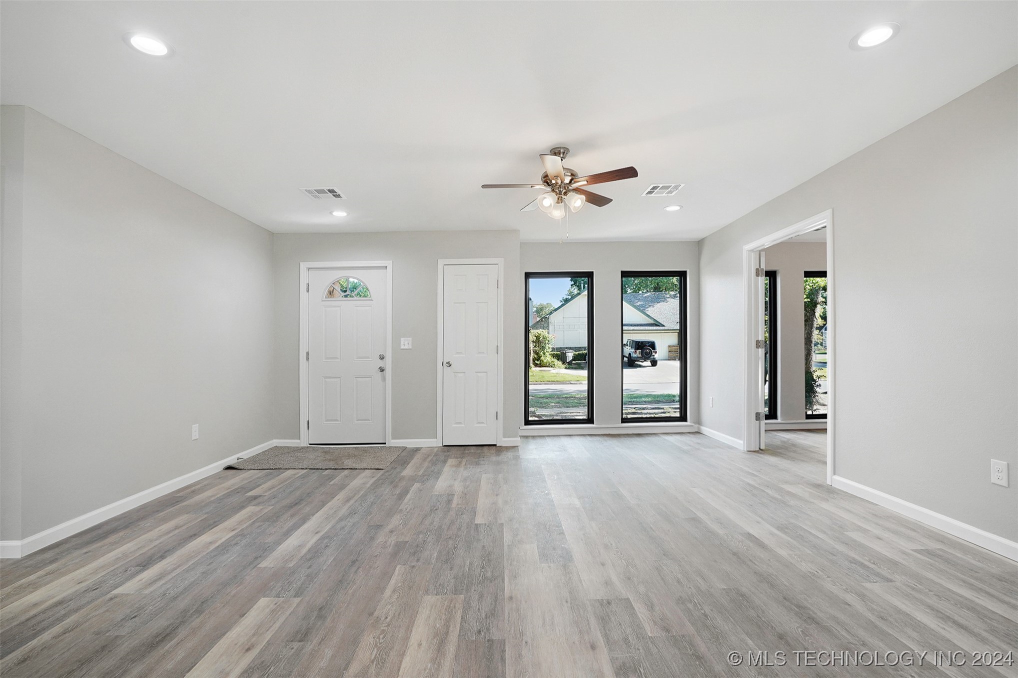 7012 E 89th Place