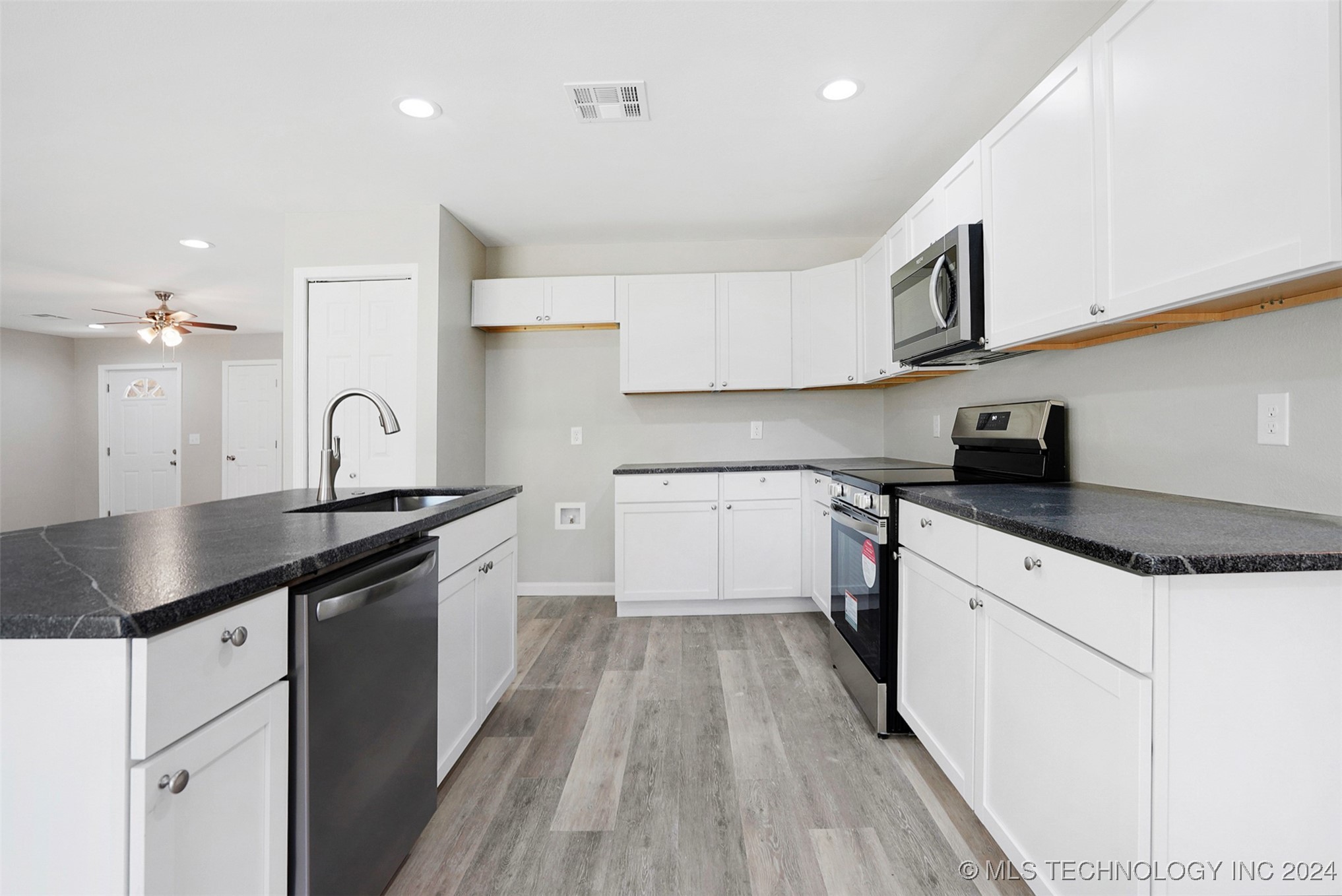 7012 E 89th Place