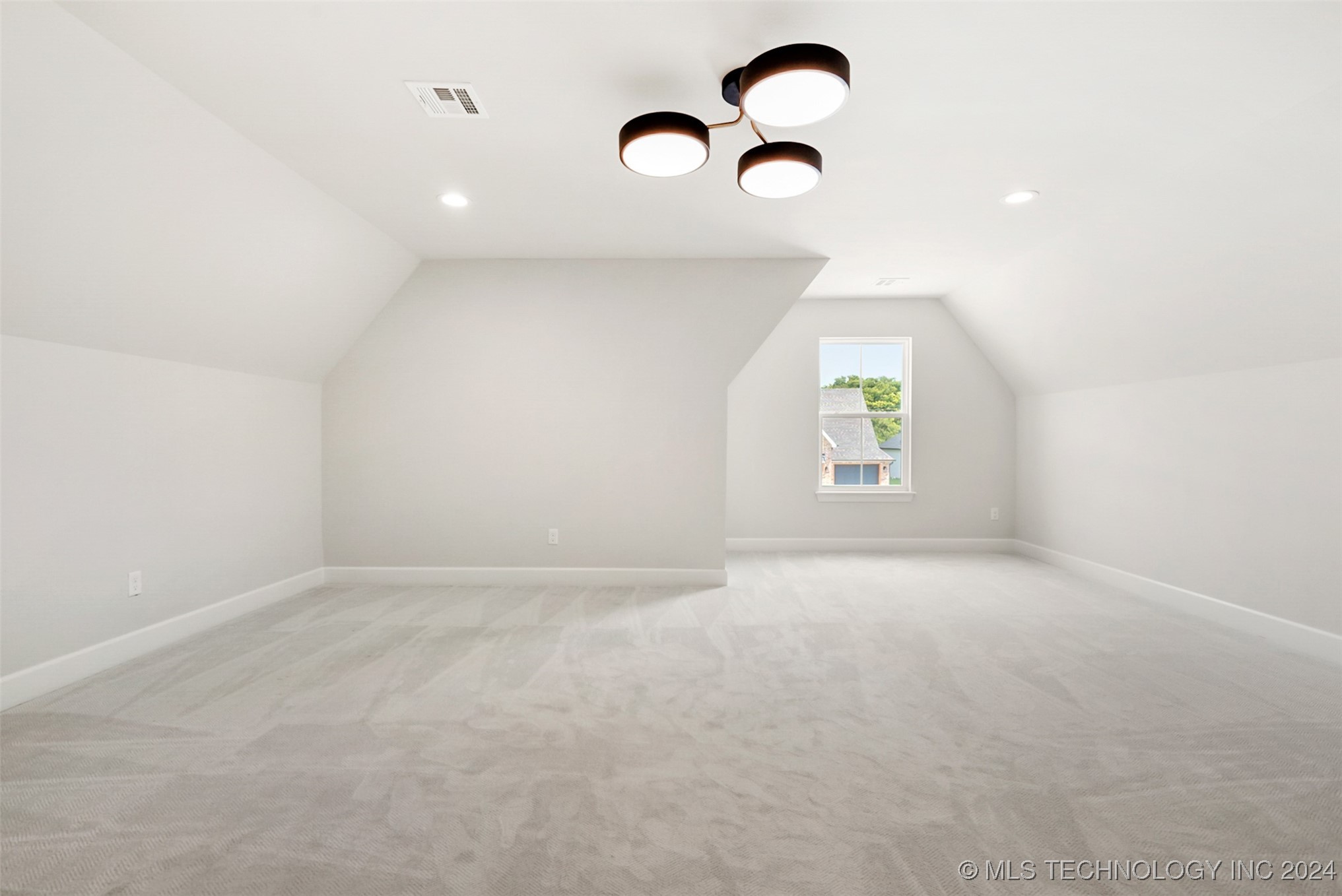 7210 N Hawthorne Lane