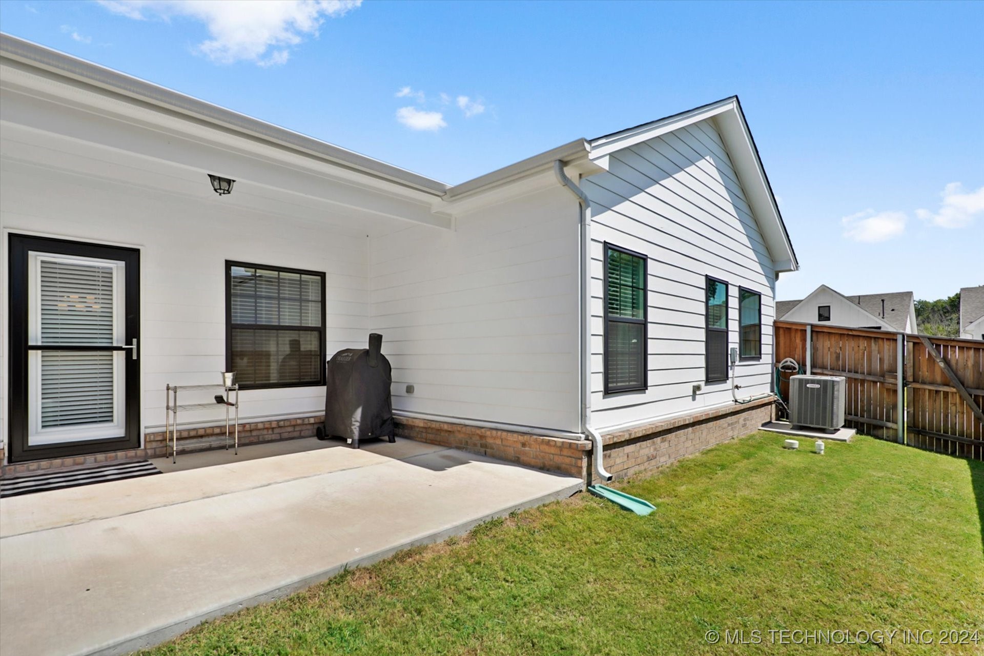 1903 W Imperial Street