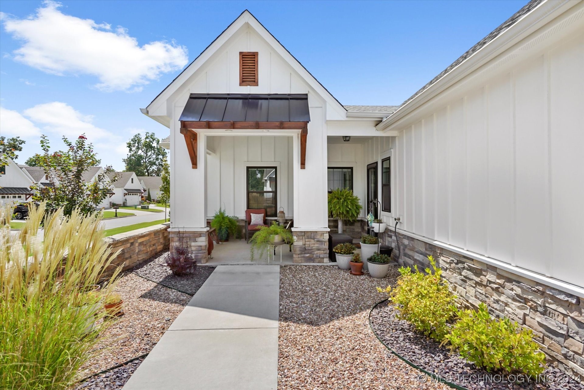 1903 W Imperial Street