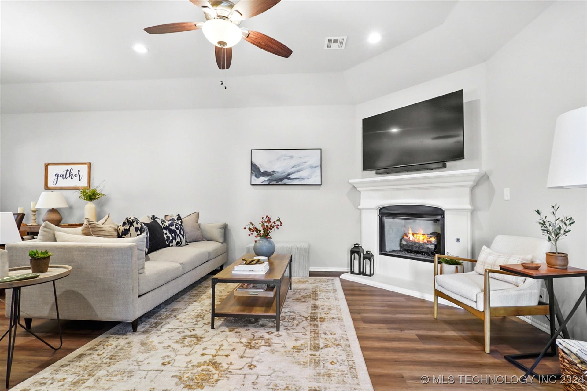 1903 W Imperial Street