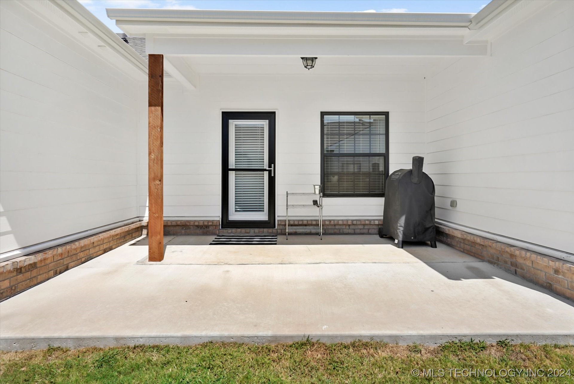 1903 W Imperial Street