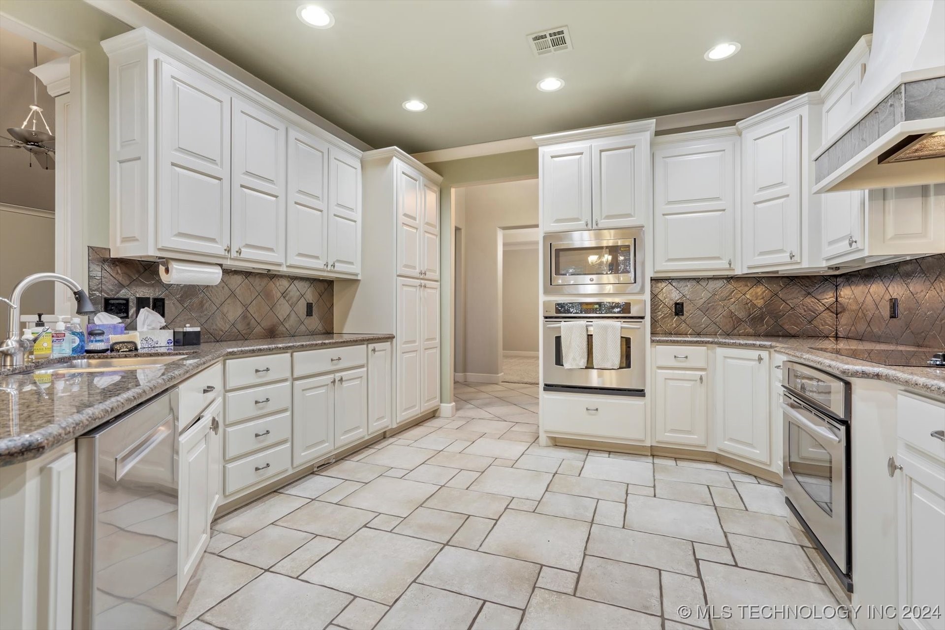 643 E Huntsville Place