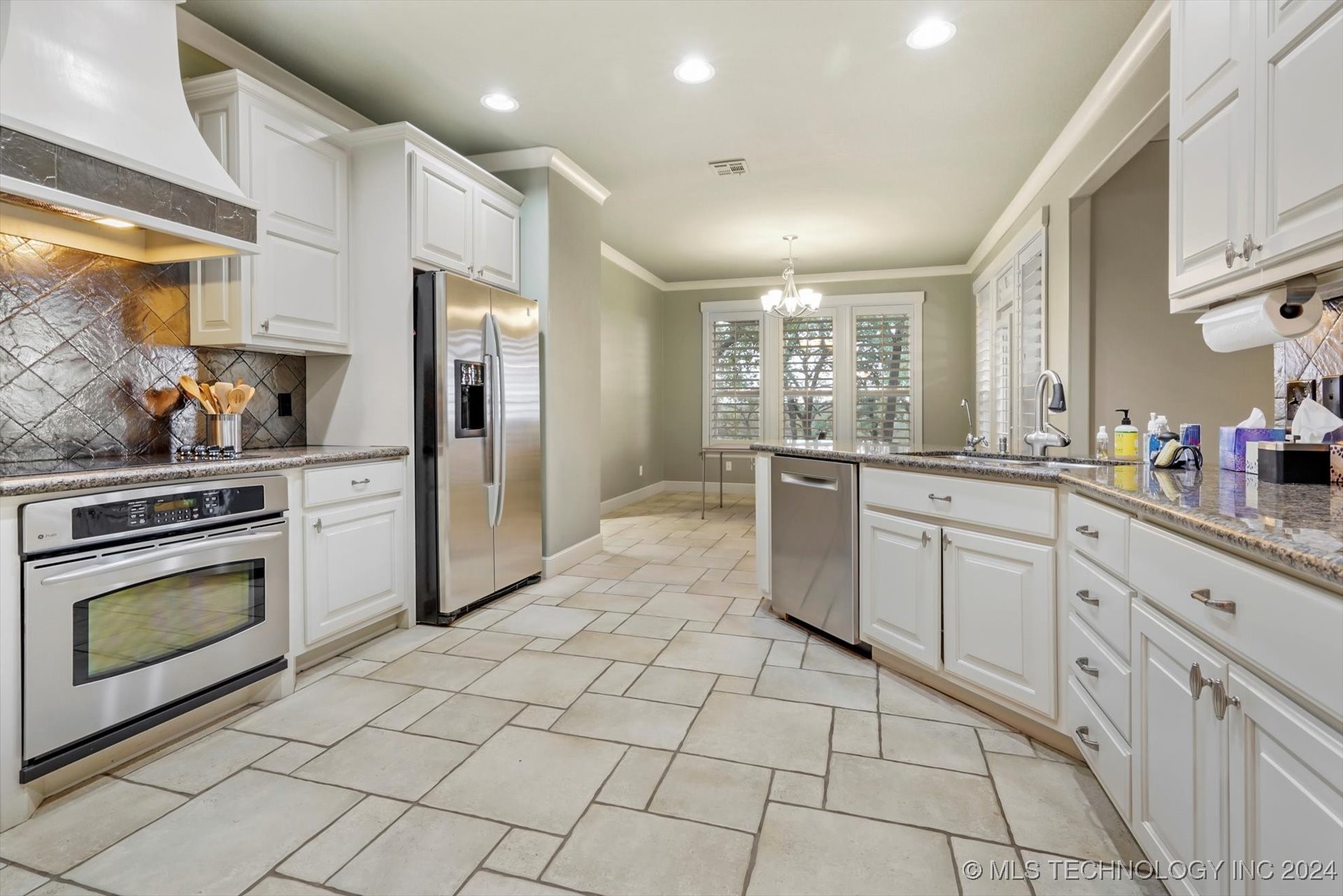 643 E Huntsville Place