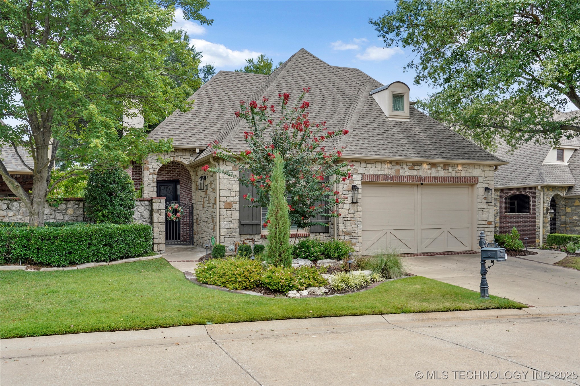 5816 W Orlando Circle