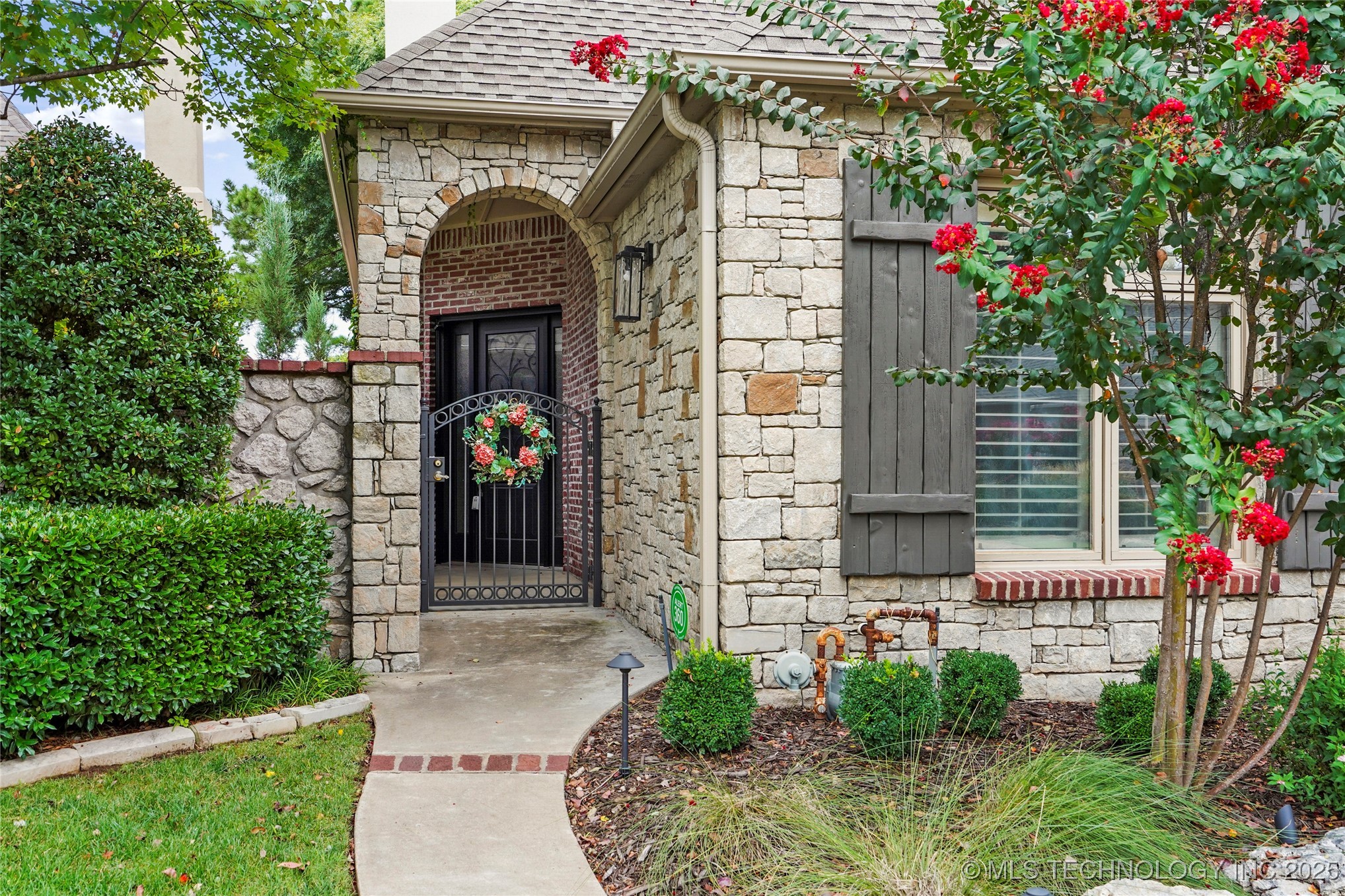 5816 W Orlando Circle