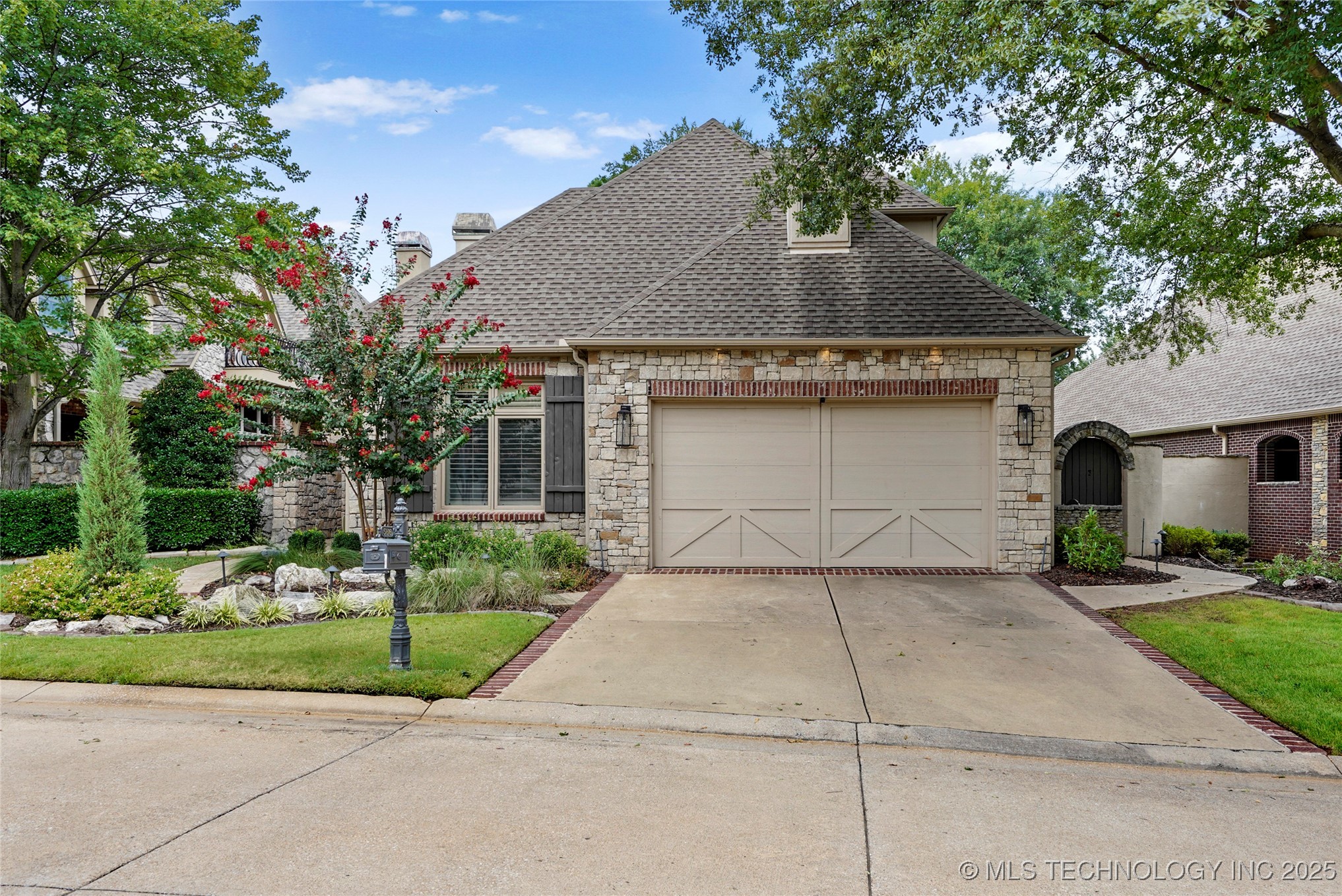 5816 W Orlando Circle