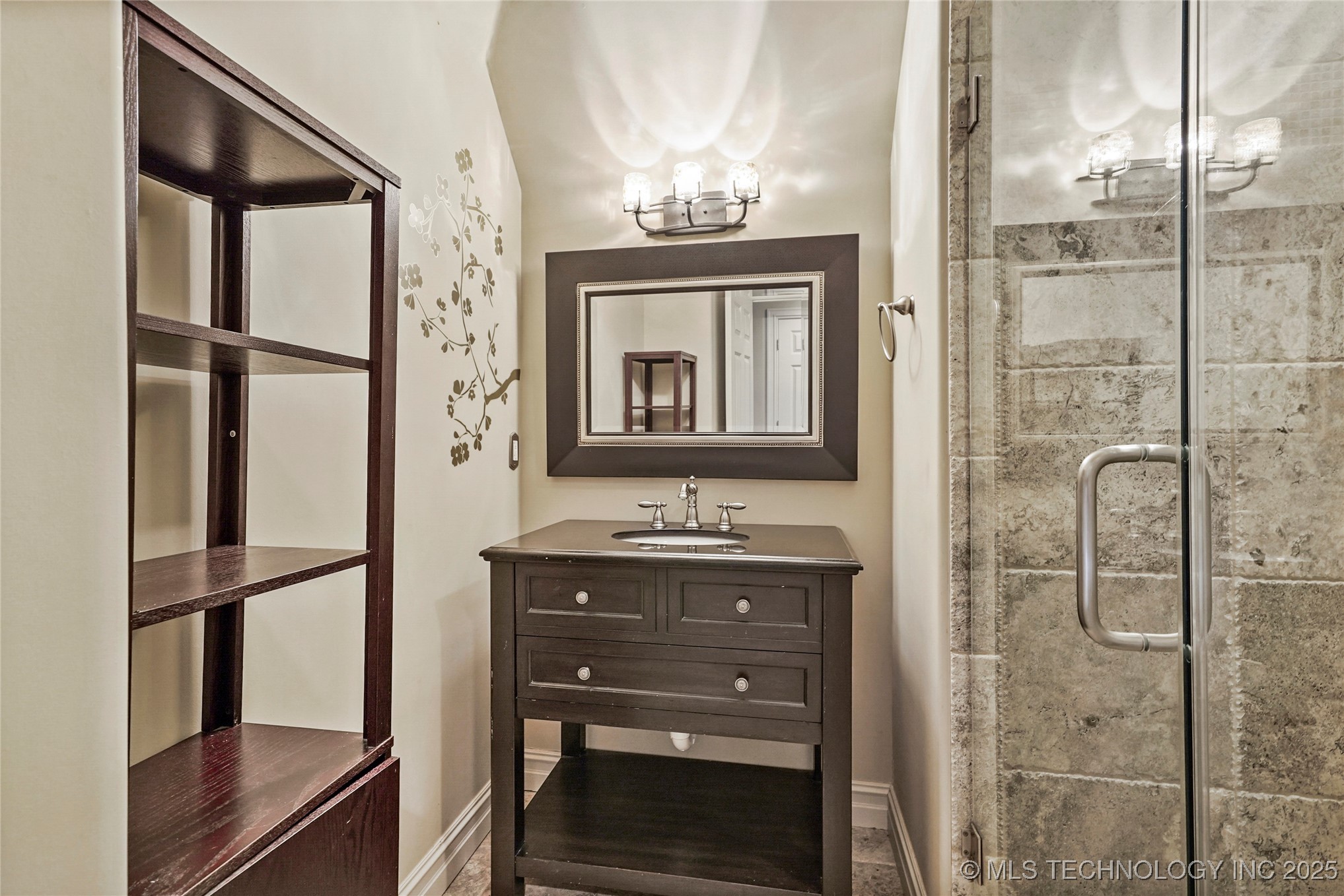 5816 W Orlando Circle