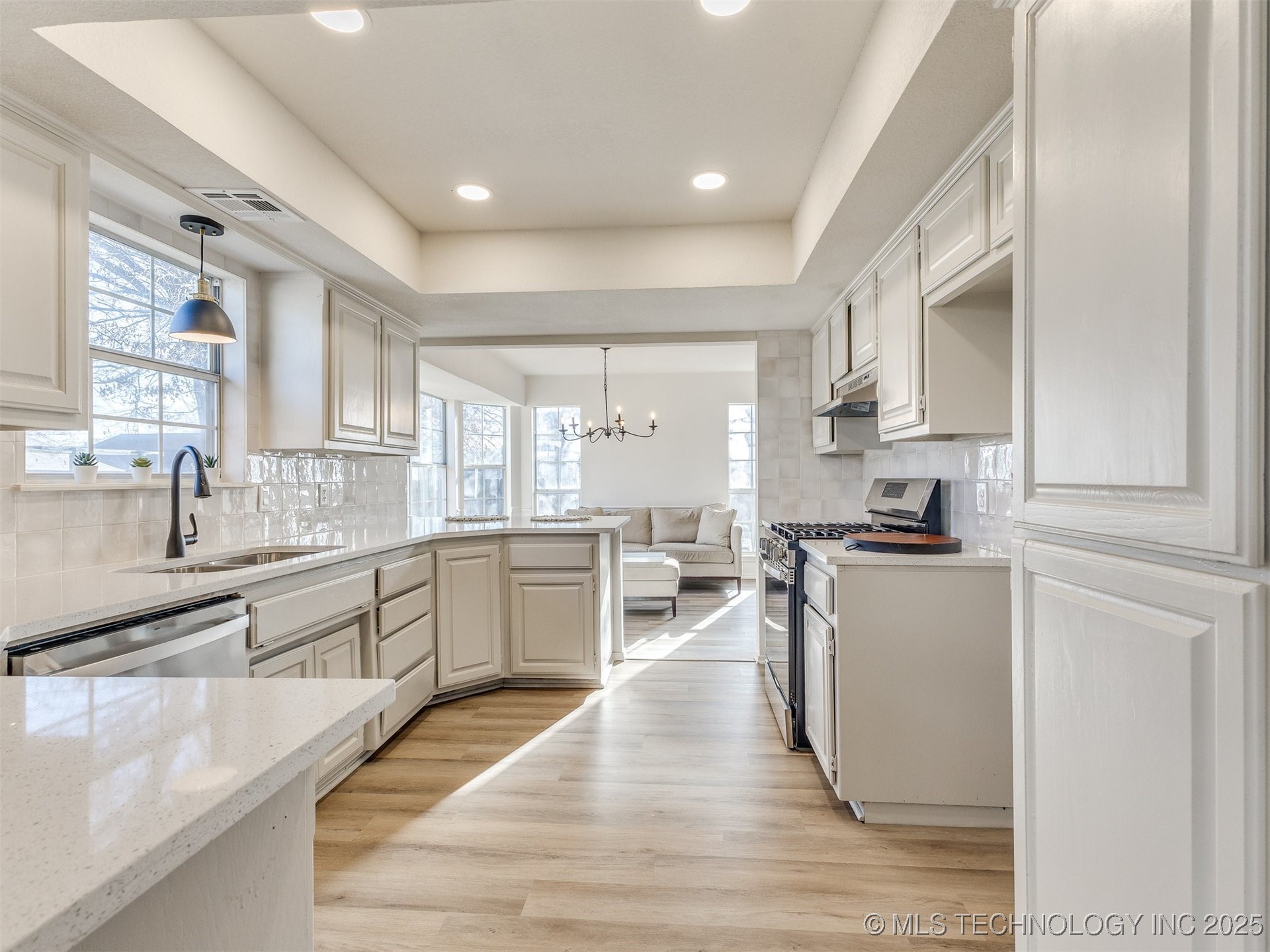 1508 W Edgewater Place