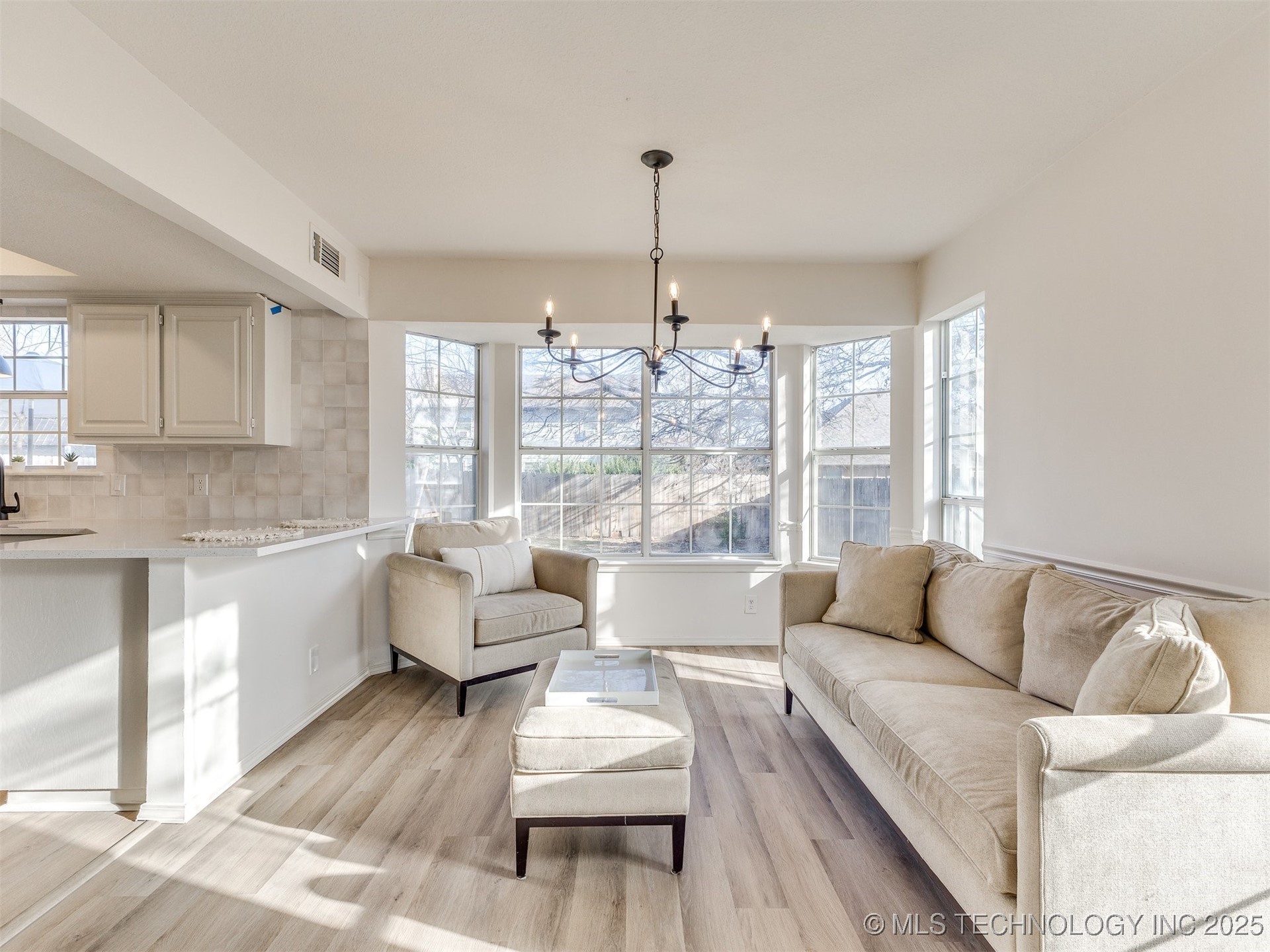 1508 W Edgewater Place