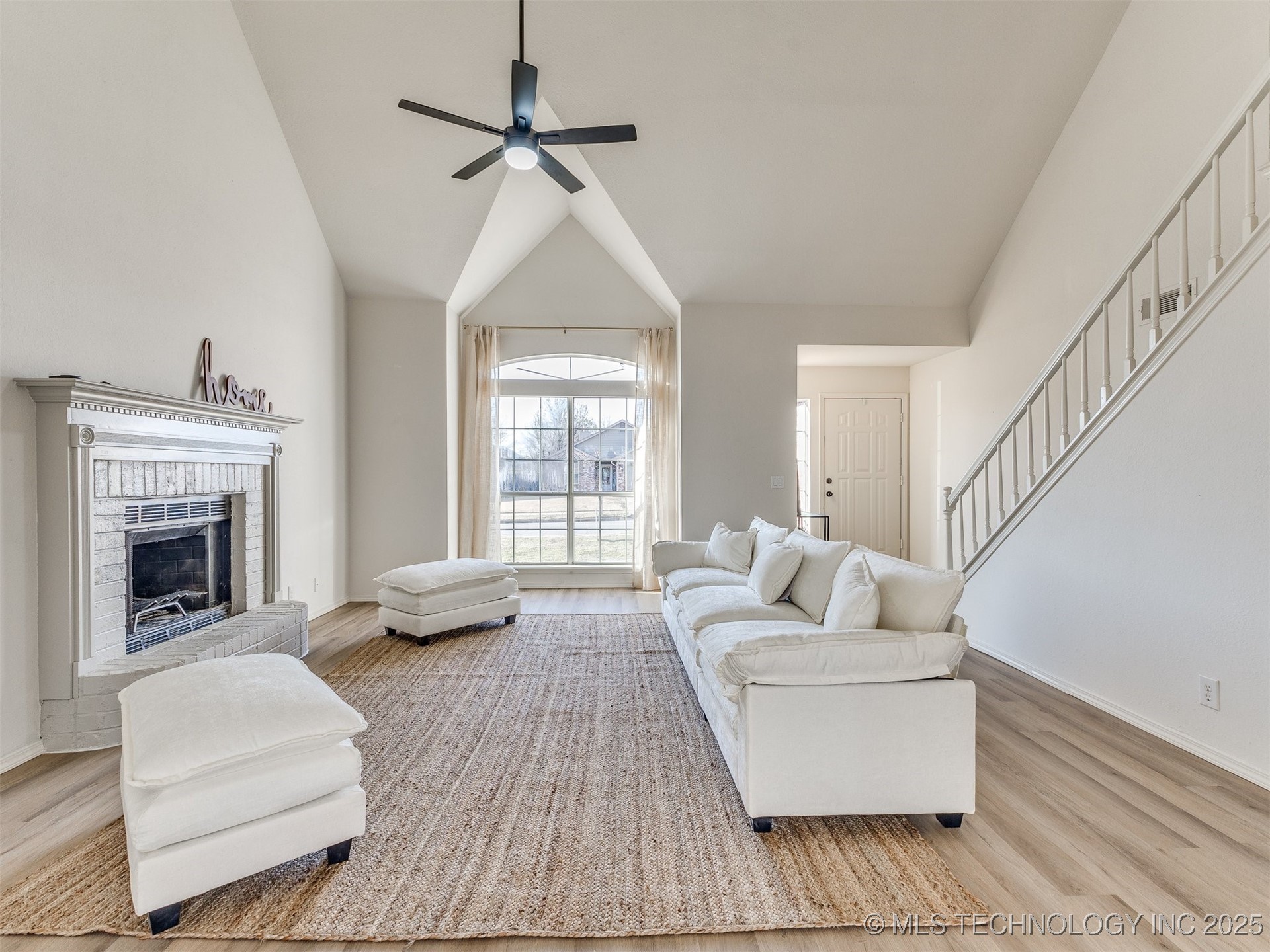1508 W Edgewater Place