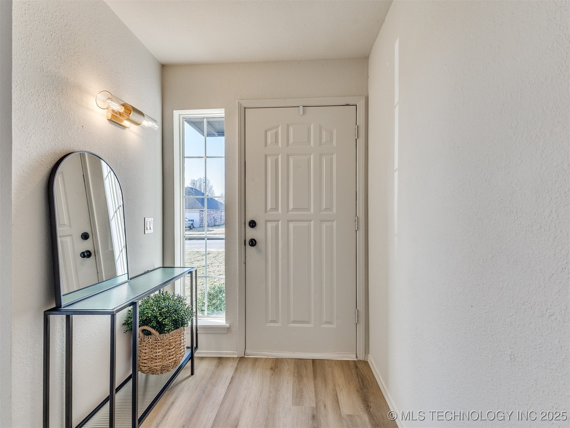 1508 W Edgewater Place