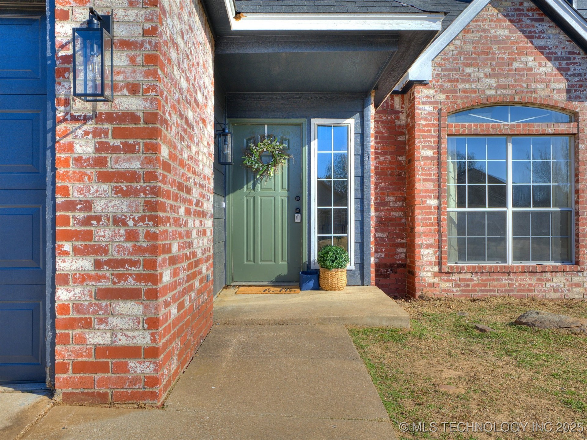 1508 W Edgewater Place