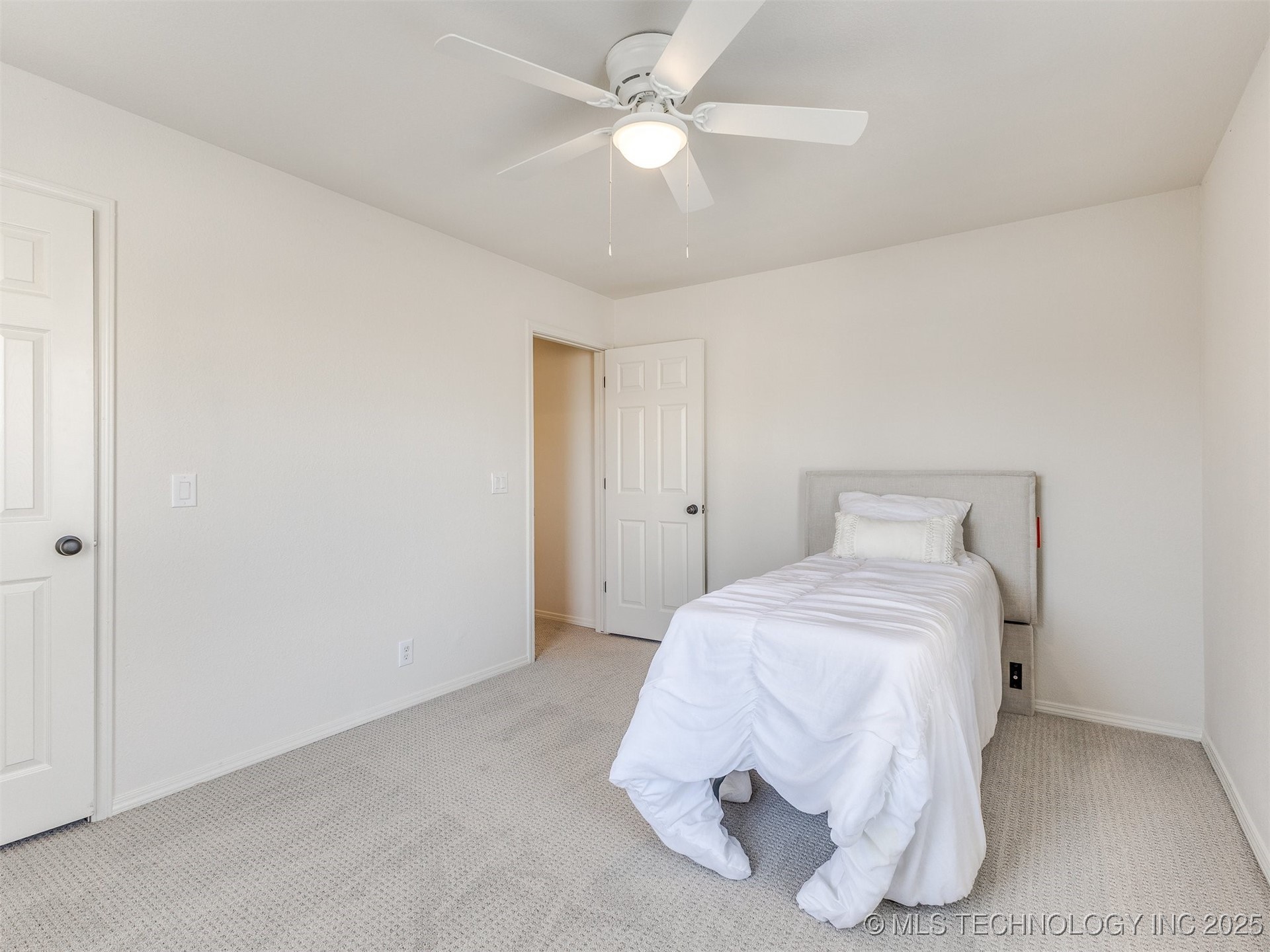 1508 W Edgewater Place