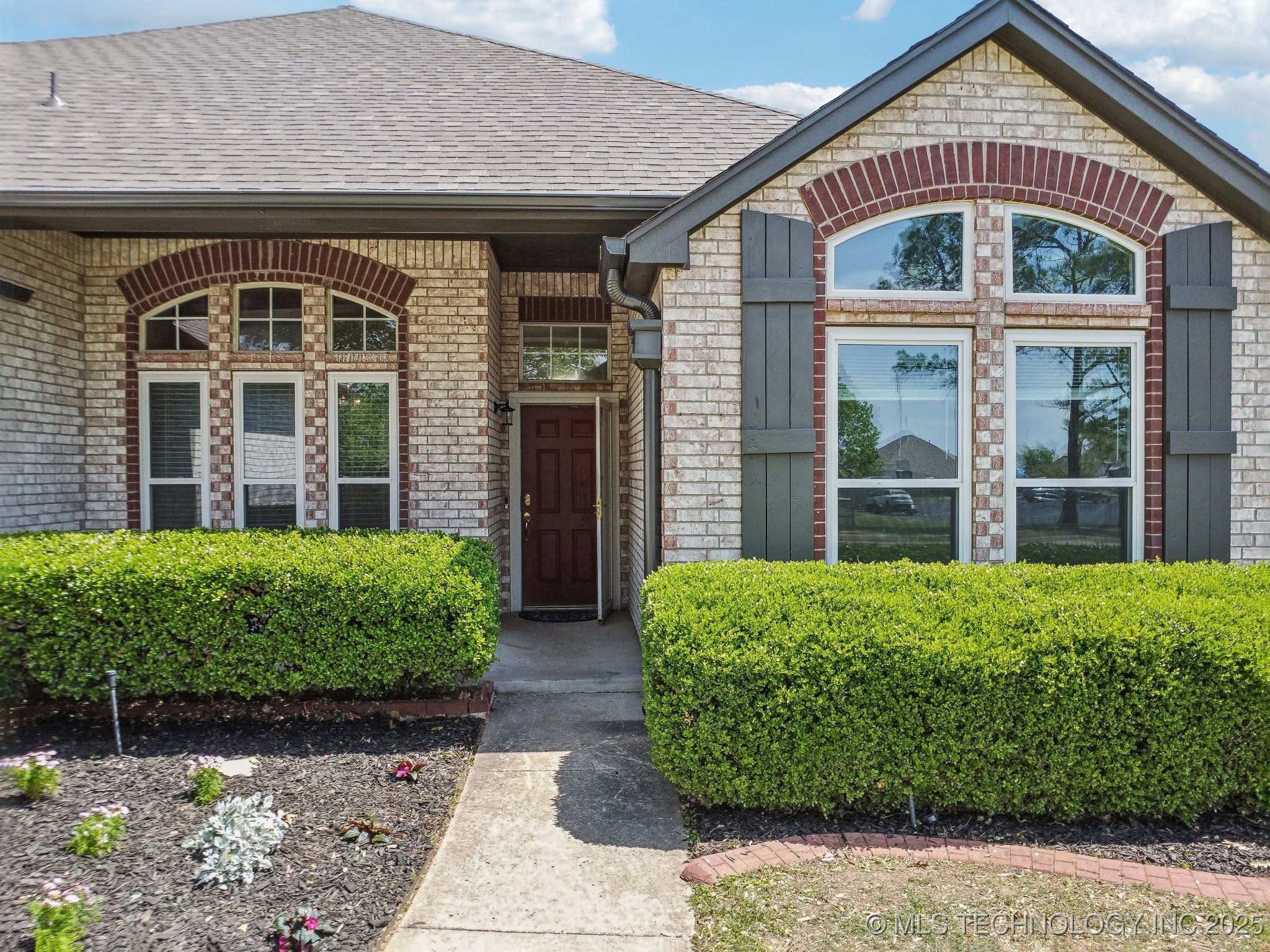 3213 N Battle Creek Drive