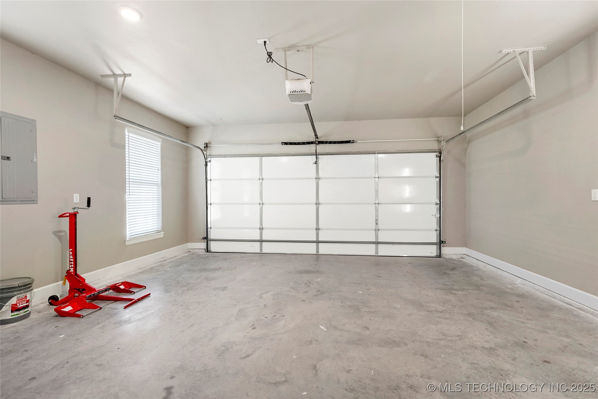 8315 S 2nd W